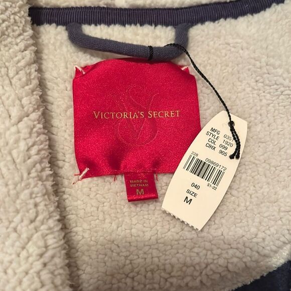 NWT Victoria Secret sherpa Robe(size medium) - Picture 5 of 7